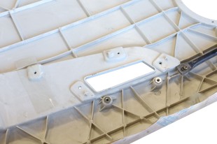 Капот в сборе с эмблемой и накладками Shacman X6000